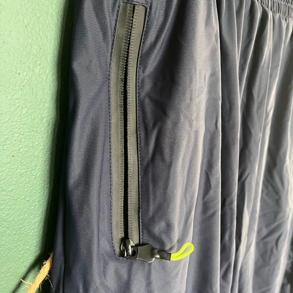 Men's Navy Athletic Shorts with Zipper Pockets - Picture 4 of 6